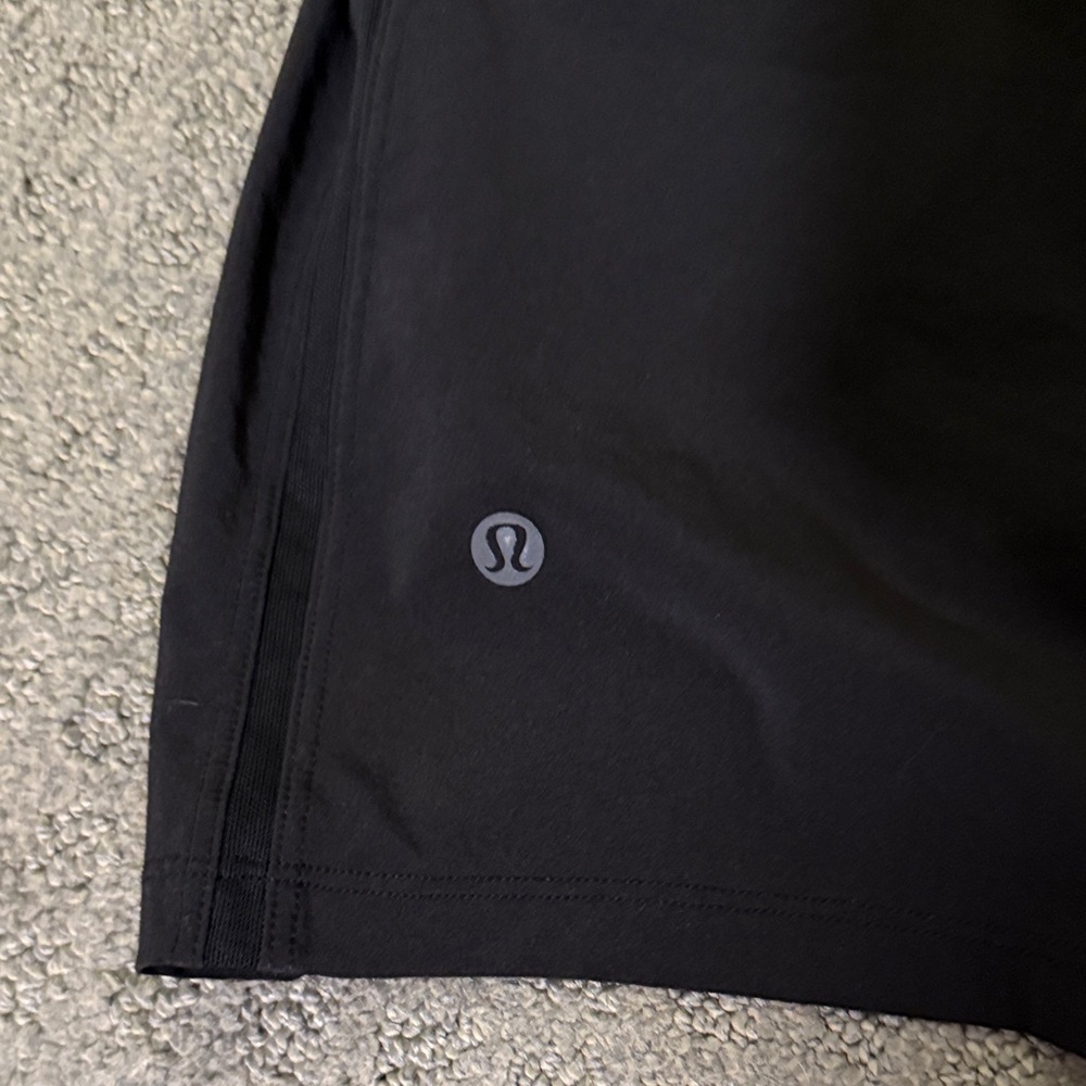 lululemon athletica Men's Black Athletic Shorts - Picture 5 of 5